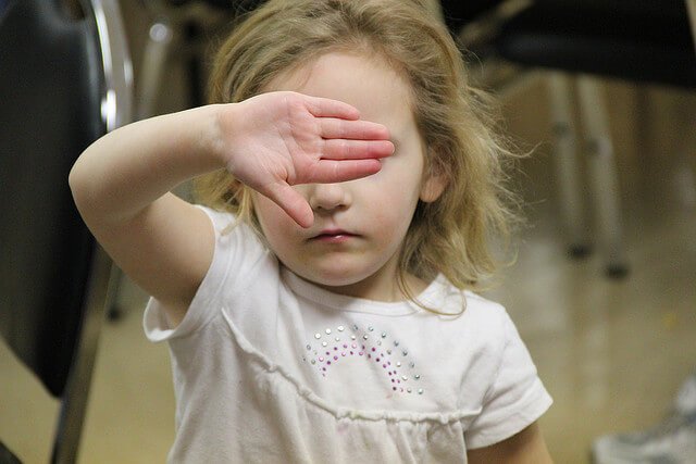 David Fulmer (Pittsburgh, USA), Little girl hides her eyes